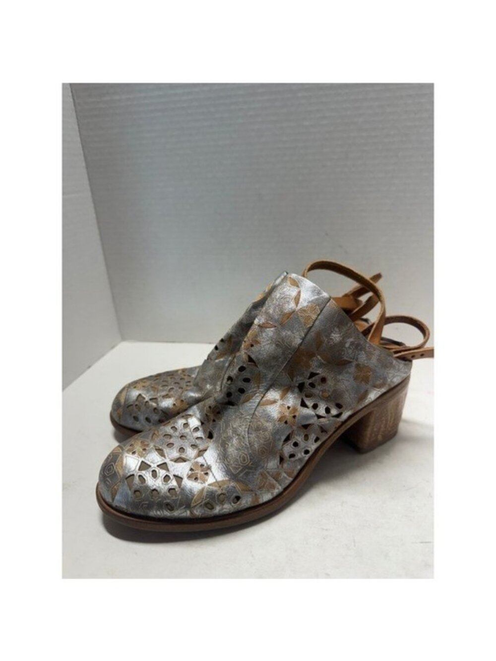 AS 98 Silver Laser Cut Leather Block Heel Sandals Made in Italy Size 39 8.5